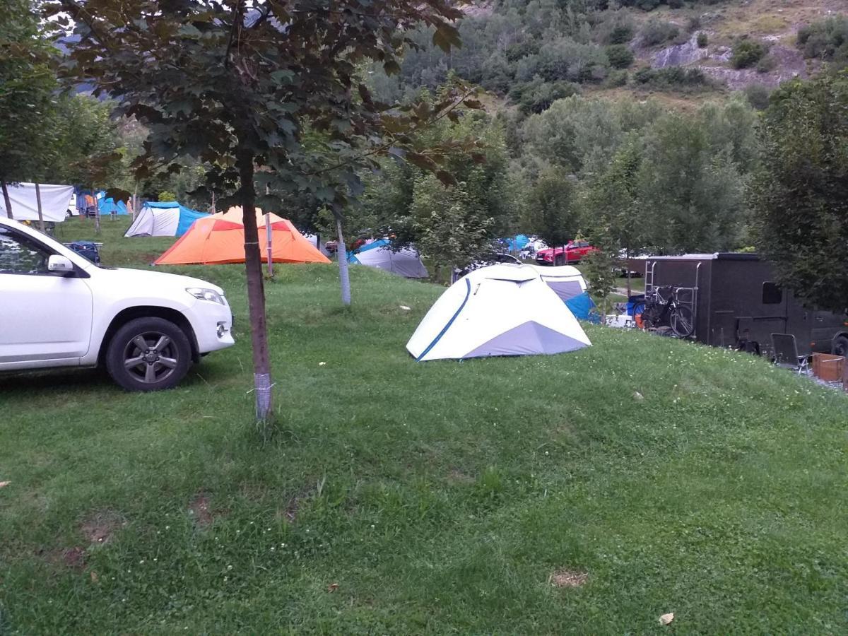 Camping Riu Gelat Hotel Espot Exterior photo